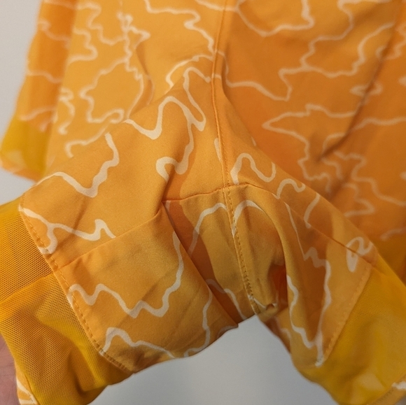 NWOT Athleta Gold/White Printed Mesh Racer Run Short 4", Women's 3XL - Picture 9 of 9